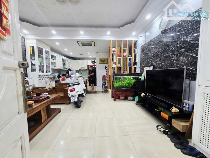 Nhà đẹp Hoàng Hoa Thám, Ba Đình - Lô góc - Ô tô đỗ cửa - Pháp lý chuẩn - DT 50m*5T