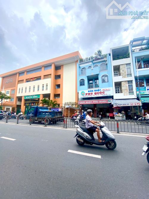 Bán Đất Tặng Nhà, Mặt Tiền Dương Bá Trạc, Q8 - 79m² - Giá 12,9 Tỷ