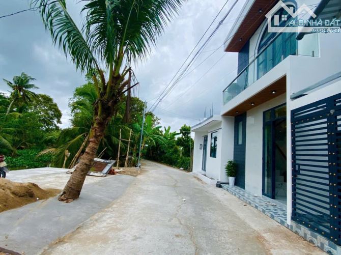 MUA 1 ĐƯỢC 2 - Bán nhà TRỆT LẦU MỚI ĐẸP LỘ Ô TÔ CPXD