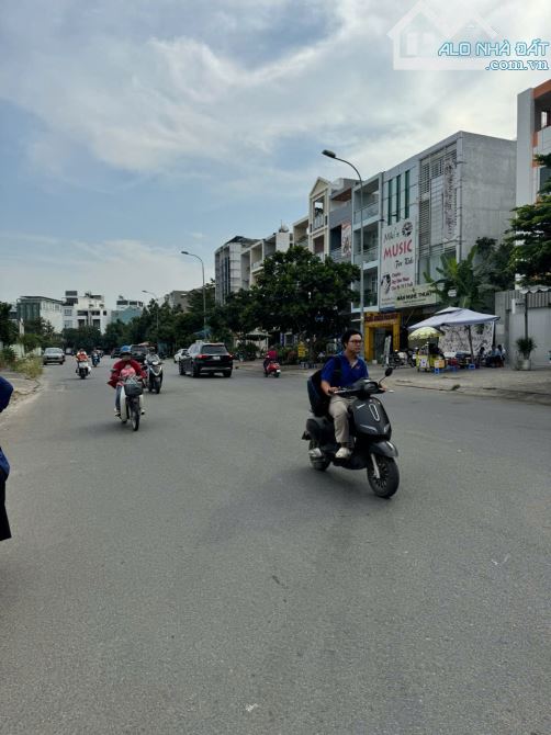 BÁN ĐẤT GÓC 2 MẶT TIỀN NGUYỄN HOÀNG - SONG HÀNH, P.AN PHÚ, Q2, 14.8X25M, GPXD HẦM 7 TẦNG