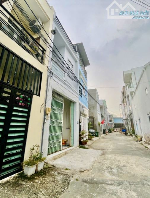 🏡 GIẢM 400tr CÒN  3,7 t  ( có bớt )  NHÀ 2 TÂNG ĐÚC - HẺM XE HƠI, DTSD  GẦN 100m2-VÕ VĂN