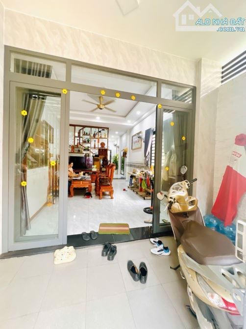 Nhà NGUYỄN SƠN, TÂN PHÚ, hẻm 10m kinh doanh, 3PN, nhỉnh 7 Tỷ