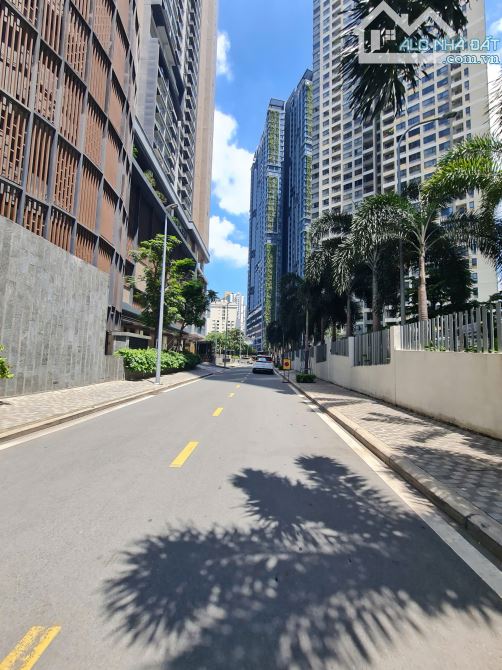 BUILDING MT XUÂN THỦY, THẢO ĐIỀN, TP. THỦ ĐỨC - NGANG 12X30M H10 TẦNG - HĐT 468TR/TH