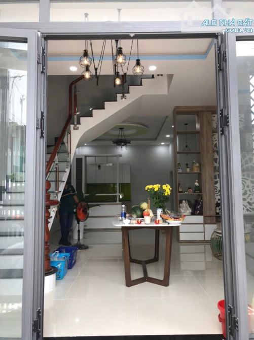 Bán nhà 1 trệt 1 lầu hẻm thông xe hơi đường 385 Lê Văn Việt giá 6,5 tỷ/ 61m2