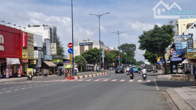 Bán gấp Nhà hẻm xe hơi Tô Ngọc Vân 61m2 giảm mạnh còn 3.x tỷ.