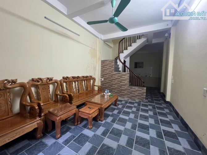 Nhà 35m² gần Nhổn, 4 ngủ, oto cách 100, chỉ hơn 5 tỷ.