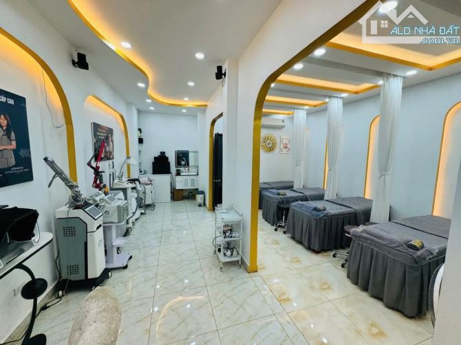 Bán Nhà Hẻm Xe Hơi Lê Văn Sỹ, Quận 3: Ngang Khủng 6.2M, 6 Tầng, Chỉ 19.8 Tỷ TL!