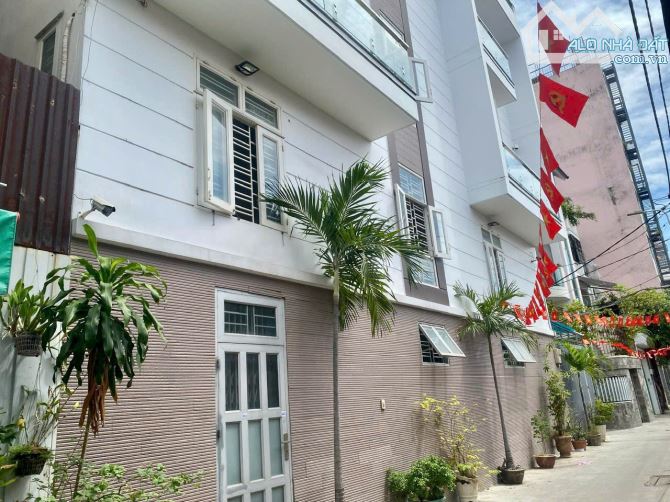 Bán căn hộ dịch vụ gồm 12 phòng ,diện tích 140m2 giá chỉ 7,3 tỷ
