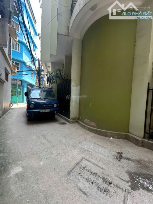 cc bán nhà phân lô xây mới lạc long quân, diện tích 39m x 5 tầng, cách oto 20m, giá 8.3 tỷ