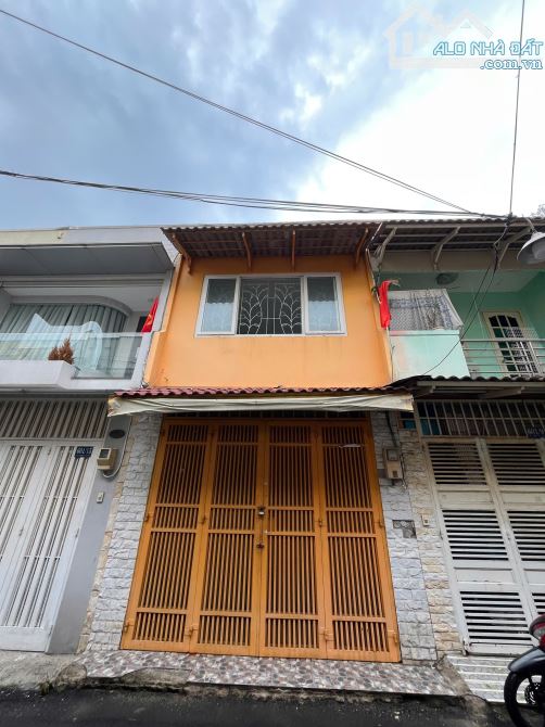 🏡 Bán Nhà CMT8, Q10 – 4x14m – 2 Tầng – Giá Chỉ 10Tỷ TL