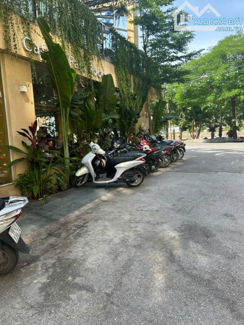 bán nhà ngõ 34 hoàng cầu đang kinh doanh cafe, dt163mx4 tầng, mặt tiền 8m,đường 8m,39.8tỷ