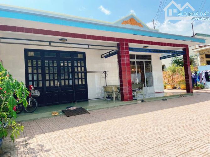 BÁN ĐẤT TẶNG NHÀ C4 – 440M², NGANG 16M - FULL THỔ CƯ – LONG THẠNH MỸ
