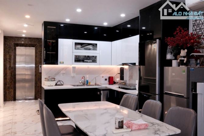 PHÂN LÔ VIP--THANG MÁY-NGÕ Ô TÔ TRÁNH-FULL NỘI THẤT-45M2-6 TẦNG-14,7 TỶ