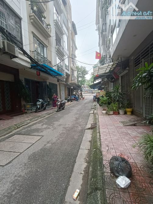 Bán nhà PHÂN LÔ đường Hồng Hà quận  Ba Đình - Sổ 50m2 - mặt tiền 4,3m - Giá chỉ 16 tỷ