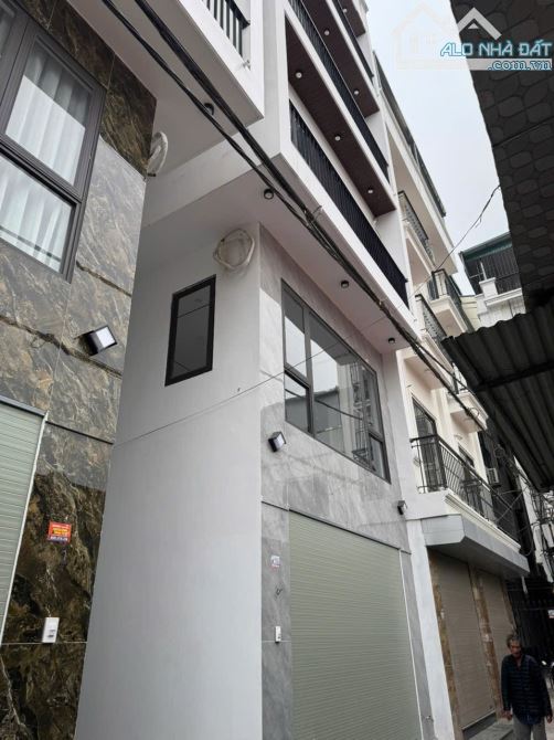 NHÀ ĐẸP LÀNG NHA, LONG BIÊN, THANG MÁY, Ở SƯỚNG