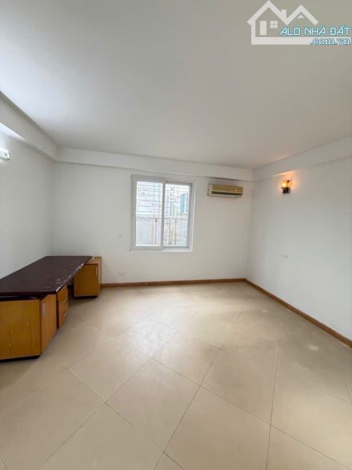 Ba Đình – 5 tầng ô chờ thang máy – full gỗ tự nhiên – 10m ra phố, giá hiếm!
