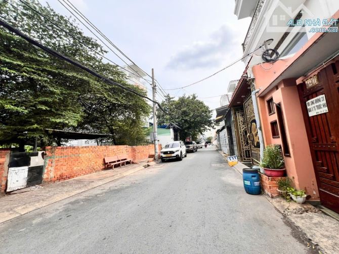 Bán Đất Xây CHDV Đường Lê Trọng Tấn dt 9x26 (238m2) Gía Tốt 17.5 tỷ