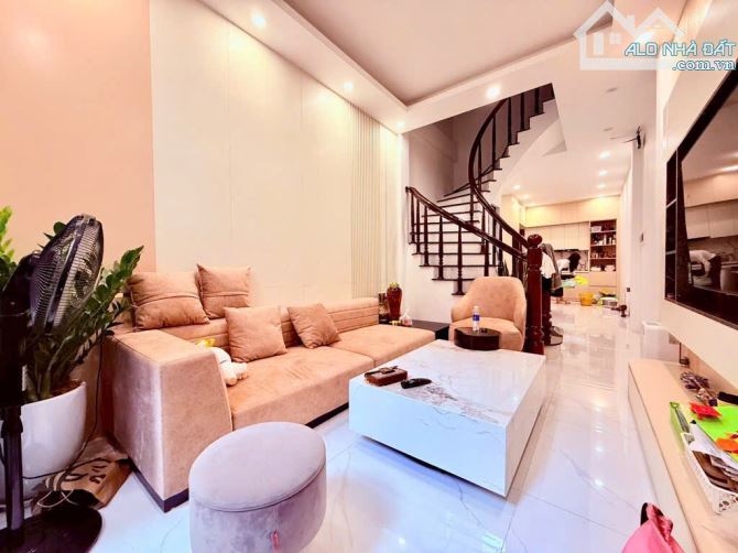 Bán nhà Khâm Thiên, ngõ rộng thông, nhà đẹp long lanh, full NT, 41m2, 4 tầng, gía 8.8 tỷ