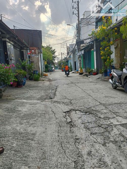 Bán nhà ngay Lê Văn Quới, hẻm thông oto đỗ cửa, 65m2 4 tầng, tặng nội thất. 6tỷ nhỉnh