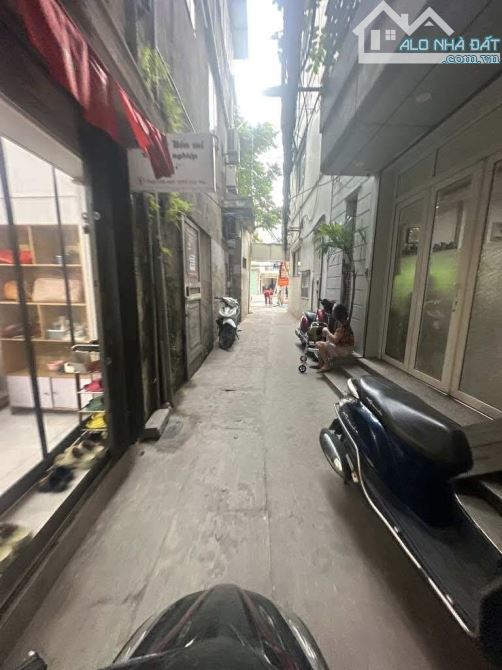 Phố Nguyễn Cao 25mx4tầng nhà đẹp full nội thất ô tô đỗ cửa chỉ 5,5tỷ