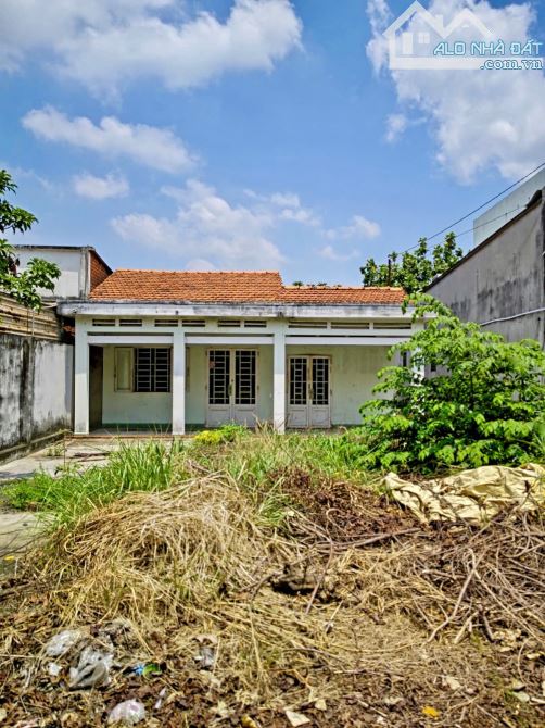 BÁN NHÀ CẤP 4 SHR 9 x 39m  MẶT TIỀN TÂN THỚI NHÌ – HÓC MÔN
