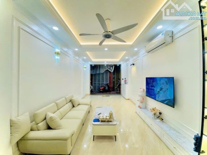 Bán nhà 5 tầng phố Nguyễn Sơn- Nguyễn Văn Cừ- Long Biên. Ô tô vào nhà. Giá bán 10.6 tỷ