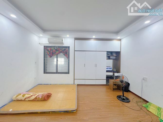 Nhà đẹp, ngõ rộng thông thoáng, gần hồ, DT 48m2, giá bán 10.2 tỷ có thương lượng