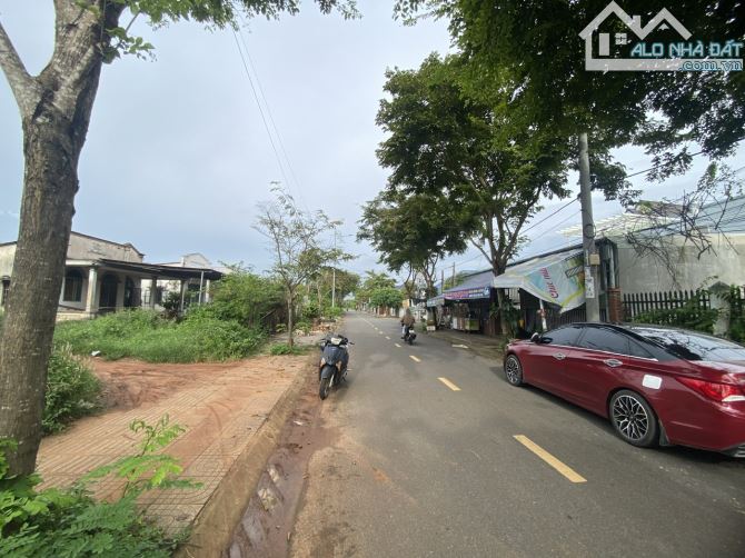Chính chủ cần bán lô đất, lô đất 3 mặt tiền, đường số 9, xã Long Phước
