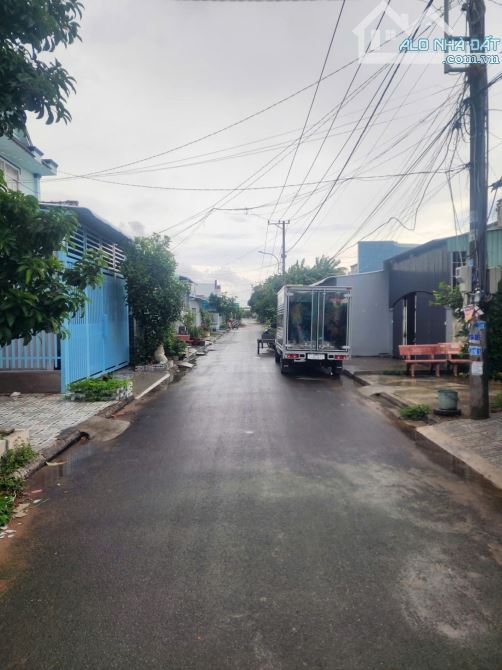 Bán Hotel 1 trệt 2 tầng 212m2 giá 1 TỶ 050 triệu ở Tân Thạnh Đông