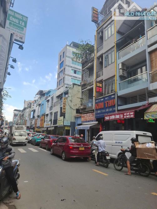 Hơn 6 tỷ nhà 1 trệt , 1 lửng , 2 lầu , sân thượng ngay cmt8 chợ ông tạ