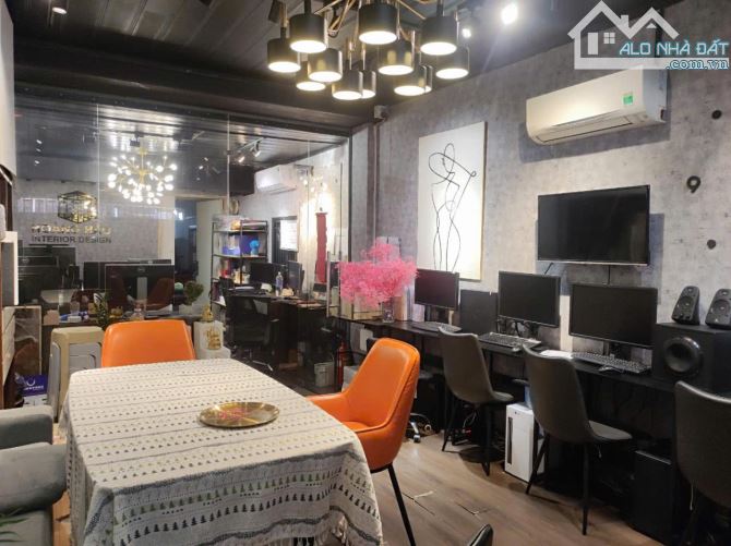 Nhà bán mặt tiền đường Đoàn Văn Bơ Quận 4, 73m2 cho thuê kinh doanh tốt