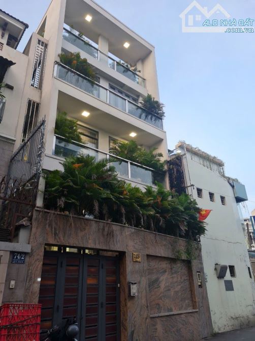 Hạ giá bán gấp - biệt thự đẹp Hoàng Hoa Thám, 7x22m, 4 tầng, ngay nhà ga T3, Giá 22.8 tỷ