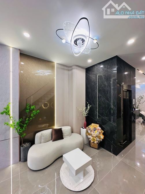NHÀ 3 LẦU HẺM XE HƠI 8M - GẦN NGUYỄN THỊ THẬP - SỔ ĐẸP VUÔNG VỨC