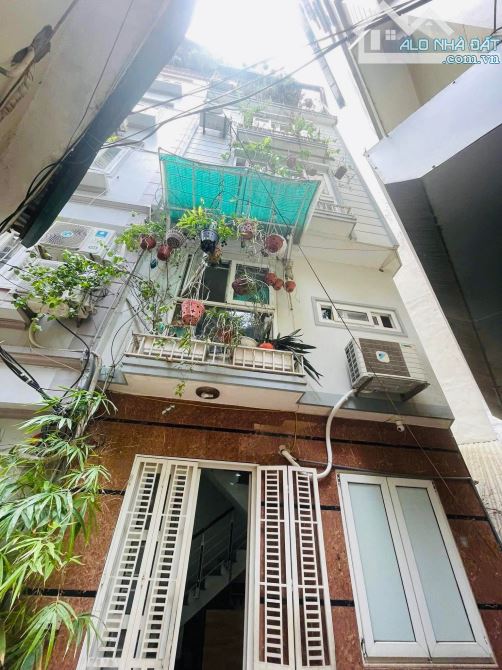 NHÀ ĐẸP LÒ ĐÚC - CÁCH MẶT PHỐ 15M - TRƯỚC NHÀ RỘNG THOÁNG  DT19/23m , 5tầng.Giá 8.5 tỷ ỷ