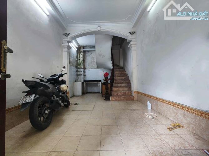CHO THUÊ NHÀ NGUYÊN CĂN - PHỐ HUỲNH THÚC KHÁNG KÉO DÀI - Ô TÔ ĐỖ CỬA - 20M RA PHỐ