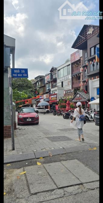 Cần bán nhà ngõ Đào Tấn 5tầng thang máy full nội thất.