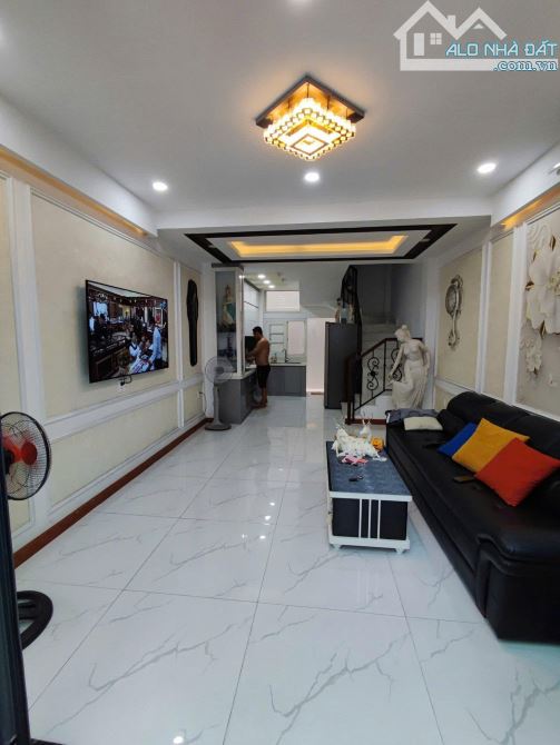 bán nhà Đường Lê Văn Sỹ, phường 12 ,quận 3 .DT:61m2 .5 tầng .9p .Giá 12.5 tỷ