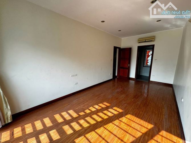 Bán nhà Đa Sỹ 55mx3 tầng, gần Ô tô, ngõ 3 gác giá 5.68 tỷ.