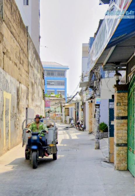 Đường Nguyễn Thị Tần Quận 8 HẺM XE HƠI Ngang 5m Hậu 8m Dài 20m Chủ G.ẤP B.ÁN Nhỉnh 9 Tỷ TL