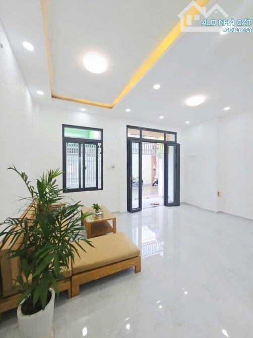 🏡 NHÀ PHỐ 3 TẦNG – Q2 – NGANG 5.7M – Ô TÔ ĐỖ CỬA – HOÀN CÔNG ĐỦ – GẦN BV LÊ VĂN THỊNH – 6