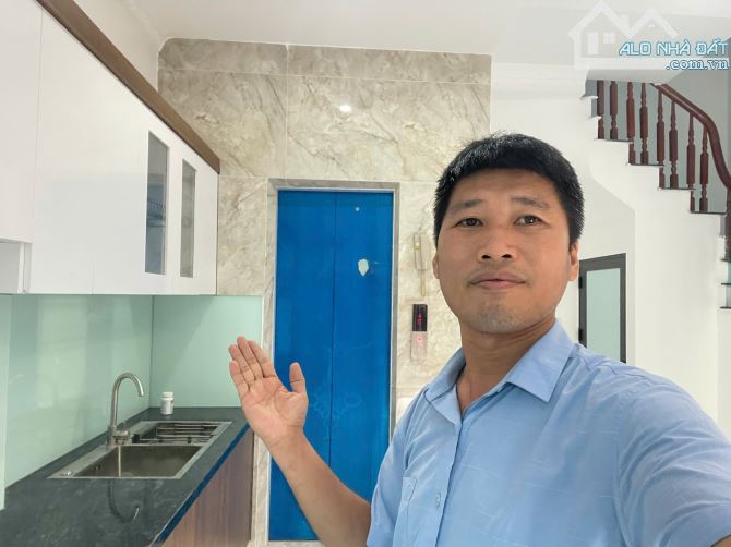 Hiếm!!!! Thượng Cát Nhà Mới 5 Tầng Lô Góc Thang Máy Oto VF3  43m2x5TxMT4m Chỉ 5.85 tỷ