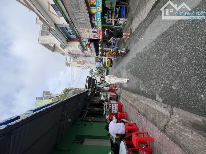 LÔ ĐẤT MẶT TIỀN ĐƯỜNG NHỰA GẦN CHỢ Ở HAY KD GÌ CŨNG OK Ạ  GẦN Y TẾ DĨ AN - CHỢ DĨ AN  VỊ T