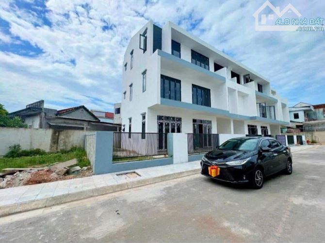 Biệt thự 3 tầng Trần Thái Tông ngang rộng 14,5m