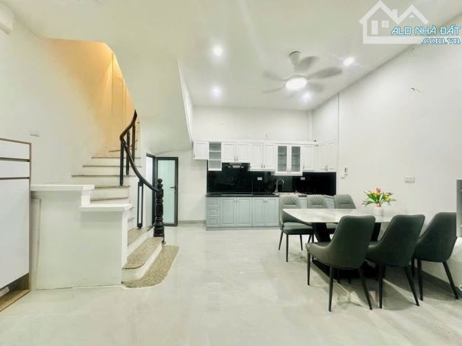 VỢ chồng anh Chính cần bán nhà 50m,5t tại Hà Trì,Hà Đông, ô tô đỗ cửa nhà chỉ 8t