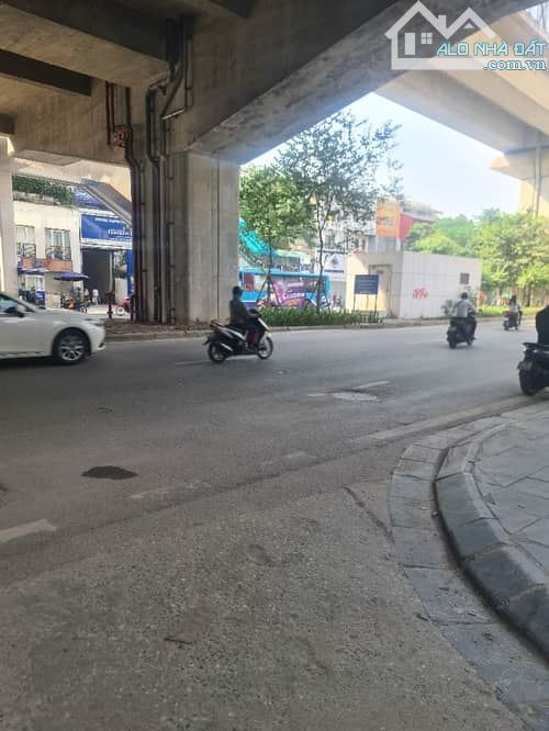 SIÊU PHẨM HOÀNG CẦU - Ô TÔ TRÁNH - SỔ 70M2 - THÁNG MÁY - MẶT TIỀN 4M