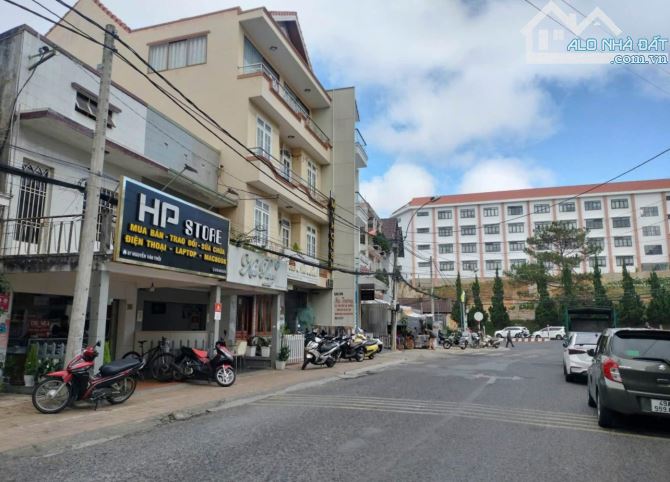Nhà mt nguyễn văn trỗi, p2, đoạn đẹp nhất, cách hồ xuân hương chi 1km