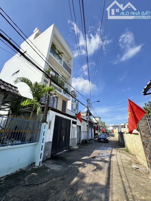 BÁN NHÀ 2 TẦNG, HẺM 5M GIÁP PHẠM VĂN ĐỒNG,LINH TÂY THỦ ĐỨC NHĨNH 50TR  ĐẤT 360M²