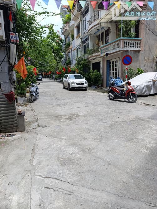 Siêu Phẩm! Ngọc Khánh,Ngõ Oto Tránh,Phân Lô,DT:52m2 x 2Tầng,MT: 3.54m,Giá: 15.3 tỷ Ba Đình