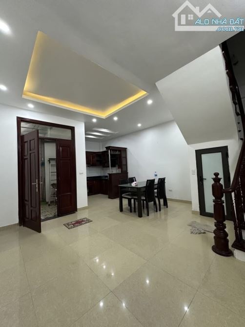 Nhà đẹp sẵn ở, cực gần phố, lô góc thoáng sáng 39m x 4 tầng 7,85 tỷ