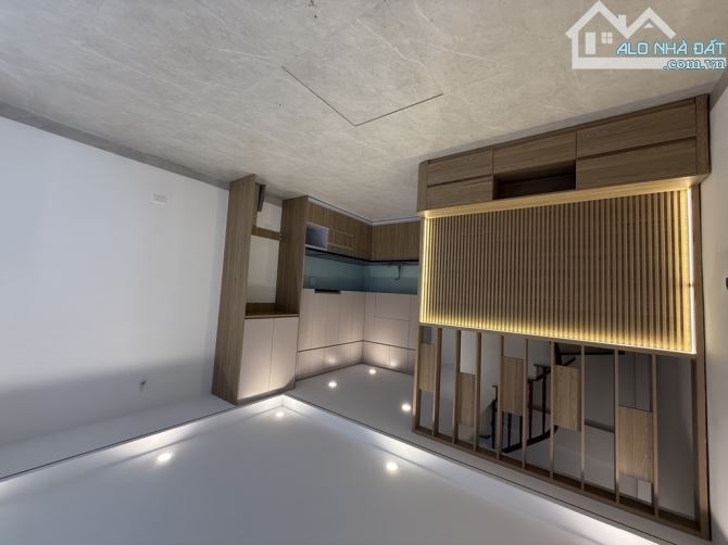 Nhỉnh 4 tỷ / 34 m2/ 4 tầng / 5 M tiền/ Xuân Khôi